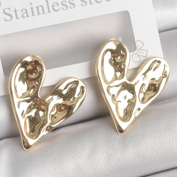 316 Çelik Gold Renk İşlemeli Kalp Model Kadın Küpe