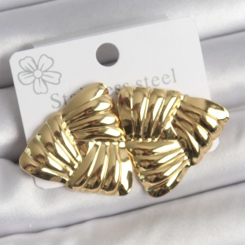 316 Çelik Gold Renk İşlemeli Üçgen Model Kadın Küpe