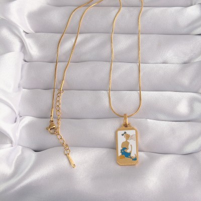 316L Çelik Gold Renk Beyaz Mineli Kız Figür Tarot Kolye