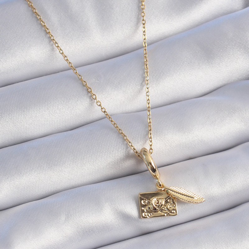 316L Çelik Gold Renk Kalp Detay Mektup Figür Charm Model Kadın Kolye