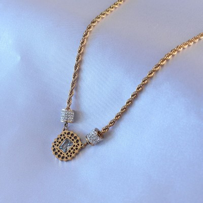 316L Çelik Gold Renk Lotus Model Zirkon Taşlı Burgu Zincir Kadın Kolye