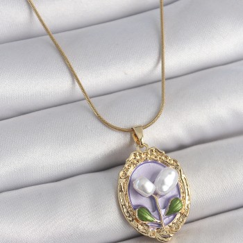 316L Çelik Gold Renk Mor İncili Çiçek İşlemeli Portre Model Kadın Kolye
