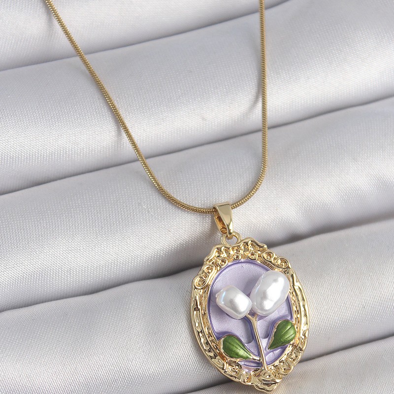 316L Çelik Gold Renk Mor İncili Çiçek İşlemeli Portre Model Kadın Kolye