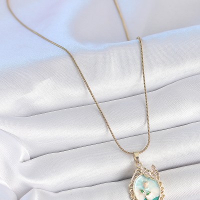 316L Çelik Gold Renk Zincir Mavi Mineli Çiçek İşlemeli Zirkon Taş Detaylı Portre Model Kadın Kolye