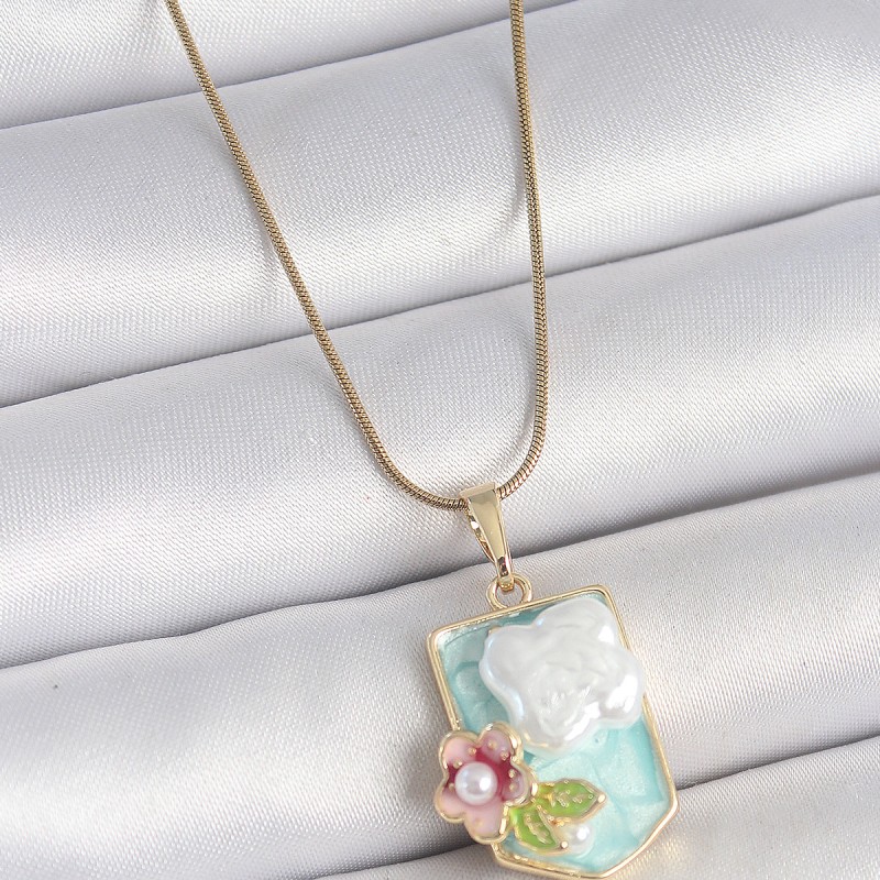 316L Çelik Gold Renk Zincir Mavi Mineli İncili Çiçek İşlemeli Portre Model Kadın Kolye