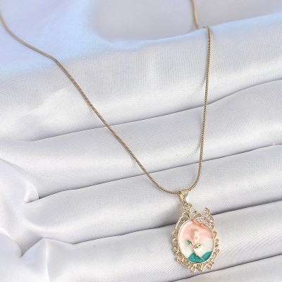 316L Çelik Gold Renk Zincir Mix Çiçek İşlemeli Zirkon Taş Detaylı Portre Model Kadın Kolye