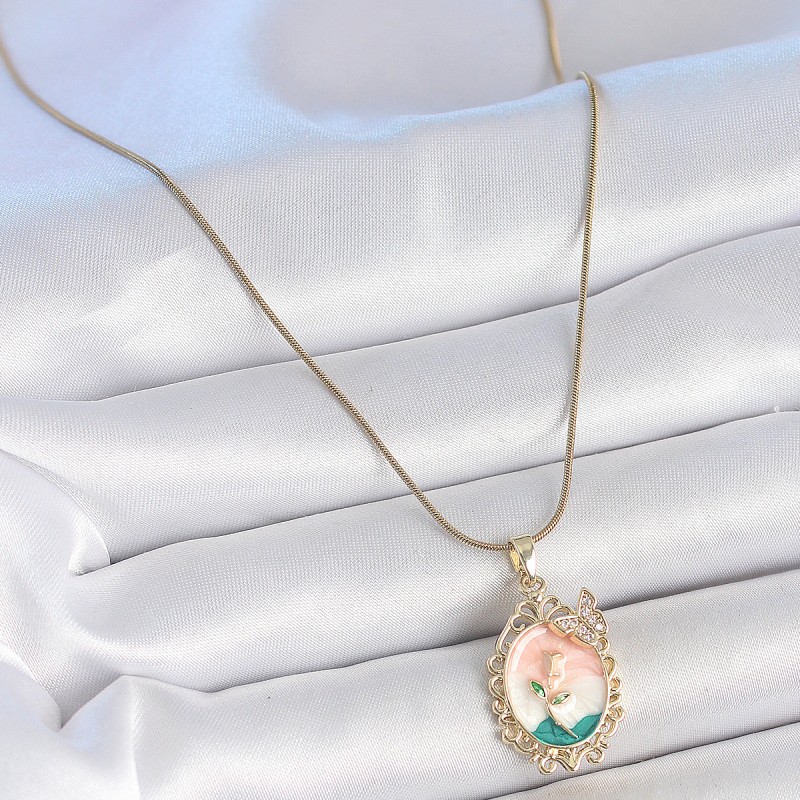 316L Çelik Gold Renk Zincir Mix Çiçek İşlemeli Zirkon Taş Detaylı Portre Model Kadın Kolye