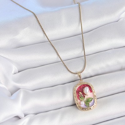 316L Çelik Gold Renk Zincir Mix İncili Çiçek İşlemeli Portre Model Kadın Kolye