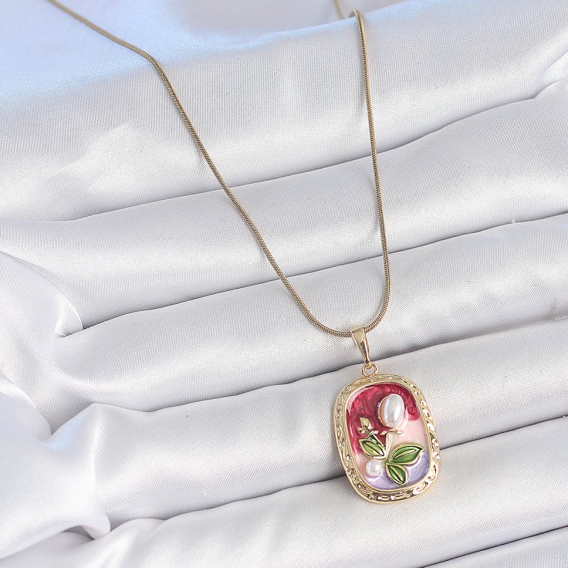316L Çelik Gold Renk Zincir Mix İncili Çiçek İşlemeli Portre Model Kadın Kolye