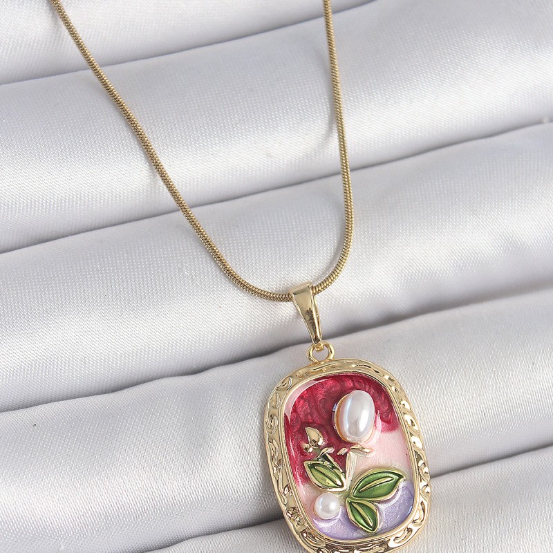 316L Çelik Gold Renk Zincir Mix İncili Çiçek İşlemeli Portre Model Kadın Kolye