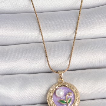 316L Çelik Gold Renk Zincir Mor Çiçek İşlemeli İnci Detay Potre Model Kadın Kolye