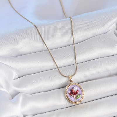 316L Çelik Gold Renk Zincir Mor Mineli İncili Çiçek İşlemeli Portre Model Kadın Kolye