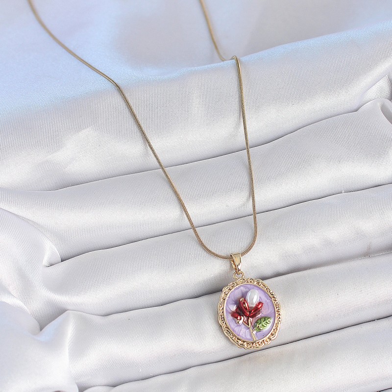 316L Çelik Gold Renk Zincir Mor Mineli İncili Çiçek İşlemeli Portre Model Kadın Kolye
