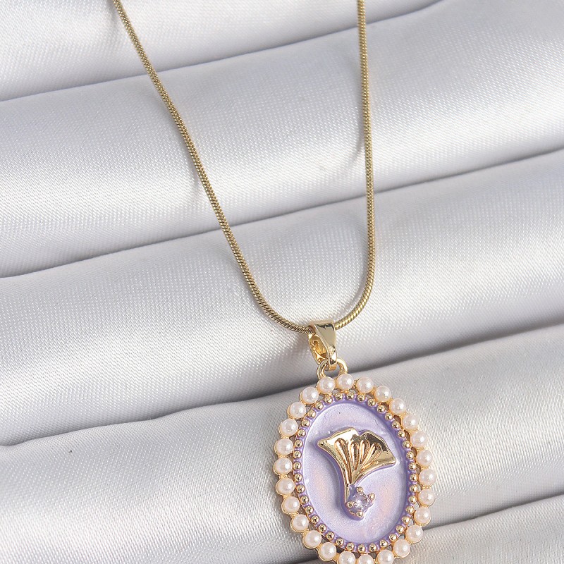 316L Çelik Gold Renk Zincir Mor Mineli İncili Zirkon Taşlı Çiçek İşlemeli Portre Model Kadın Kolye