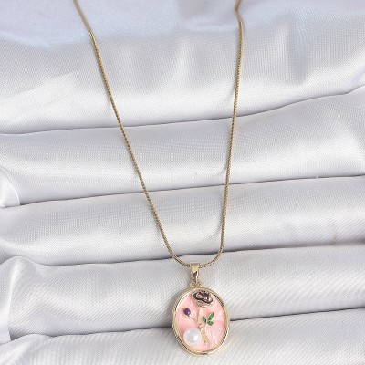 316L Çelik Gold Renk Zincir Pembe Çiçek İşlemeli İnci Detay Portre Model Kadın Kolye