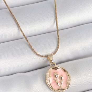 316L Çelik Gold Renk Zincir Pembe Mineli Çiçek İşlemeli Portre Model Kadın Kolye