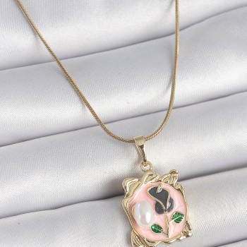 316L Çelik Gold Renk Zincir Pembe Mineli Çiçek İşlemli İnci Detay Portre Model Kadın Kolye