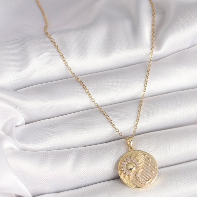 316L Çelik Gold Renk Zincir Zirkon Taşlı Ay Güneş İşlemeli Madalyon Model Kadın Kolye
