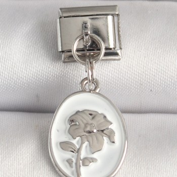316L Çelik Gümüş Renk Çiçek İşlemeli Beyaz Portre Model Nomination Charm