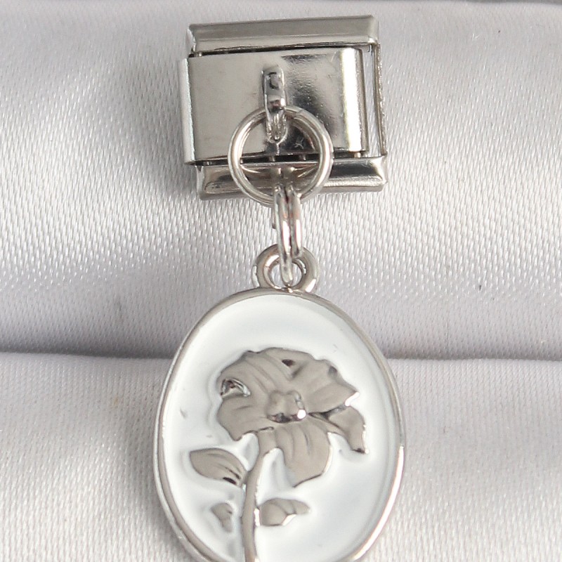 316L Çelik Gümüş Renk Çiçek İşlemeli Beyaz Portre Model Nomination Charm