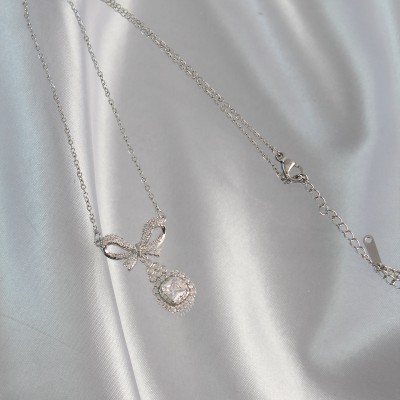 316L Çelik Gümüş Renk Fiyonk Detay Zirkon Taşlı Tektaş Kolye