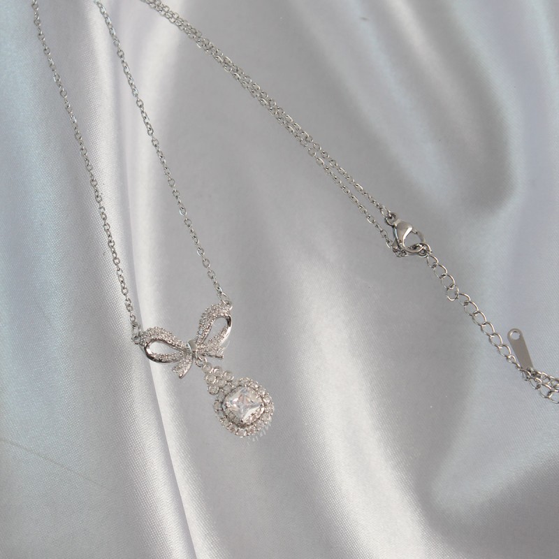 316L Çelik Gümüş Renk Fiyonk Detay Zirkon Taşlı Tektaş Kolye