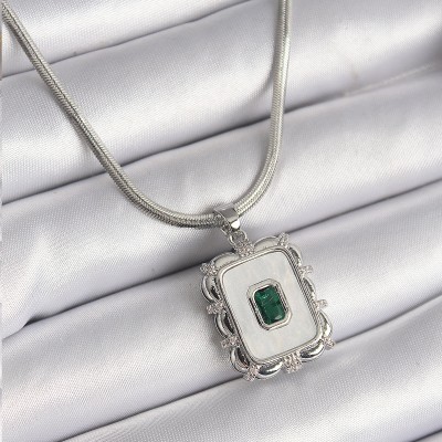 316L Çelik Gümüş Renk İtalyan Zincir Beyaz Sedefli Kare Portre Model Zümrüt Taş Detay Kadın Kolye