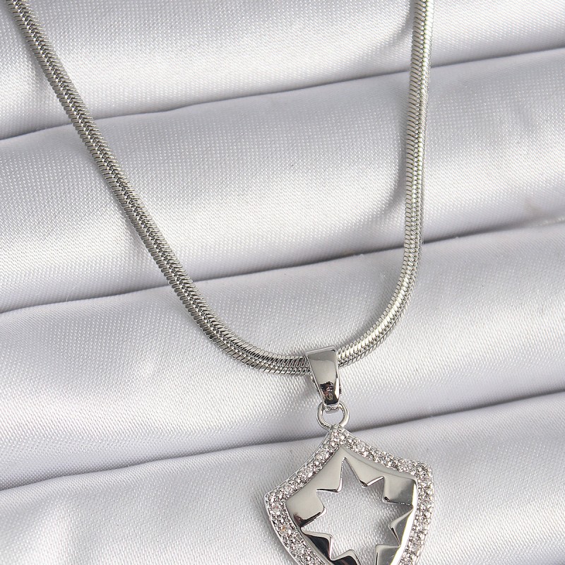 316L Çelik Gümüş Renk İtalyan Zincir Zirkon Taşlı Kutup Yıldızı İşleme Model Kadın Kolye