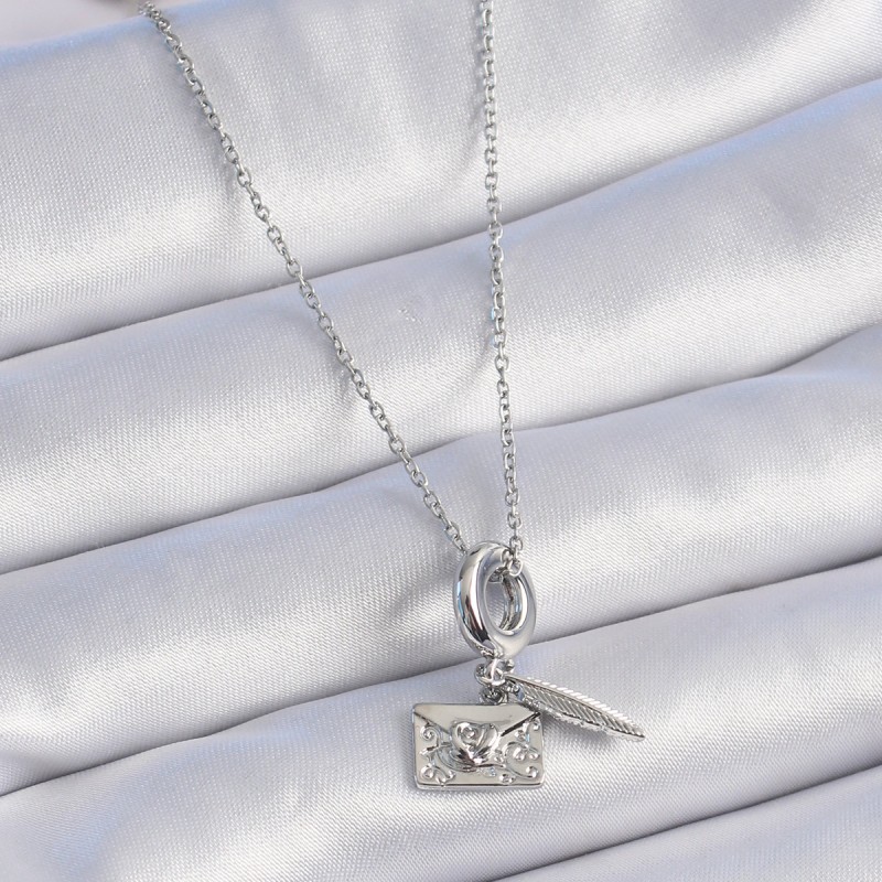 316L Çelik Gümüş Renk Kalp Detay Mektup Figür Charm Model Kadın Kolye