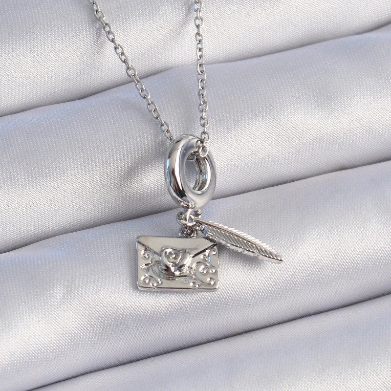 316L Çelik Gümüş Renk Kalp Detay Mektup Figür Charm Model Kadın Kolye