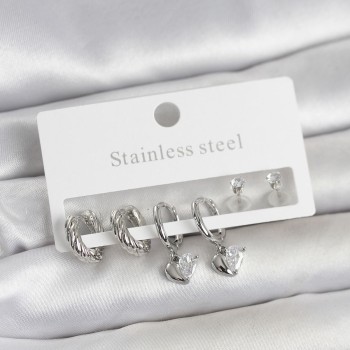 316L Çelik Gümüş Renk Kalp Detaylı Kadın Küpe Seti