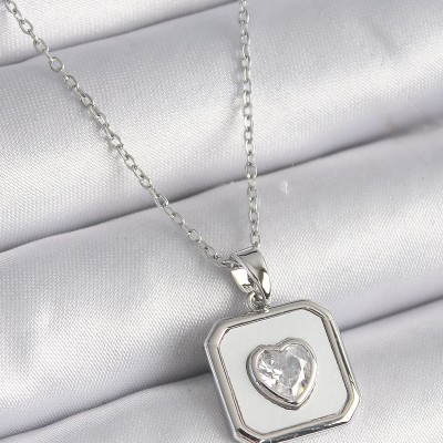 316L Çelik Gümüş Renk Kare Madalyon Kalp Zirkon Taş İşleme Kadın Kolye