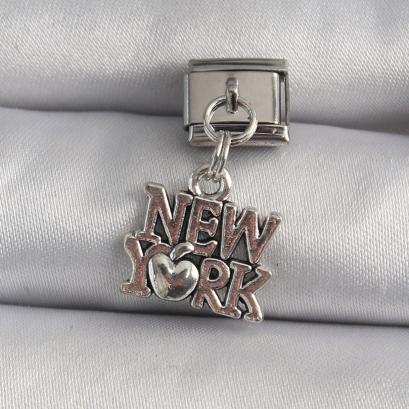 316L Çelik Gümüş Renk Sallantı New York Yazı Model Nomination Charm