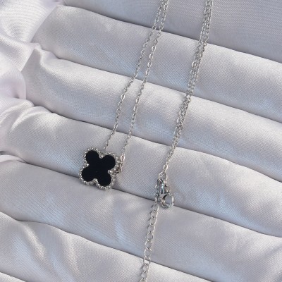 316L Çelik Gümüş Renk Siyah Mineli Yonca Kolye