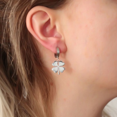 316L Çelik Gümüş Renk Yonca Küpe