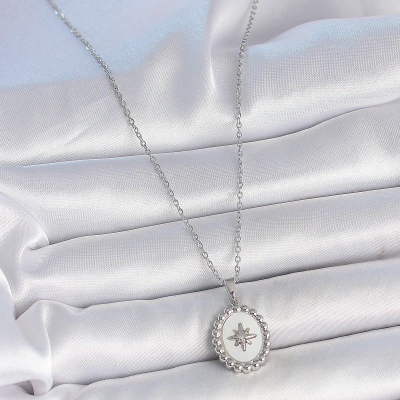 316L Çelik Gümüş Renk Zincir Beyaz Mineli Kutup Yıldız İşlemeli Madalyon Model Kadın Kolye