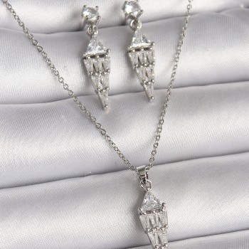 316L Çelik Gümüş Renk Zincir Sallantı Zirkon Taş Model Kadın Kolye Küpe Seti