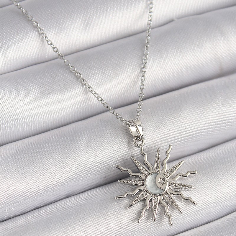 316L Çelik Gümüş Renk Zincir Zirkon Taşlı Güneş Model Sedefli Ay İşleme Detay Kadın Kolye