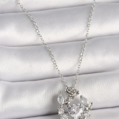 316L Çelik Gümüş Renk Zincir Zirkon Taşlı Kalp Figür Gül Detay Kadın Kolye