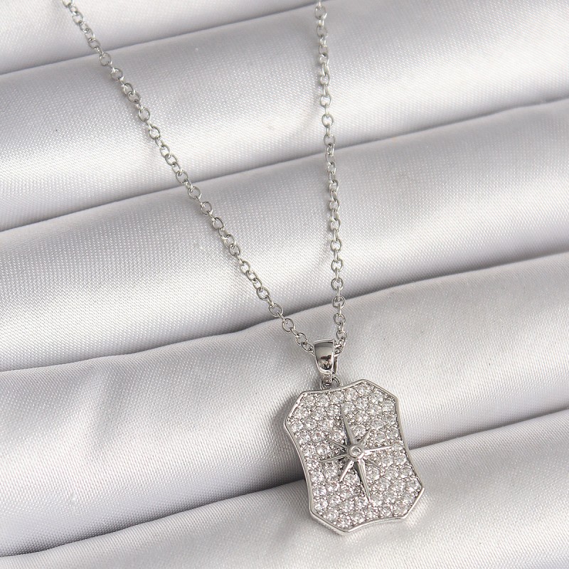 316L Çelik Gümüş Renk Zincir Zirkon Taşlı Kutup Yıldız İşlemeli Madalyon Model Kadın Kolye