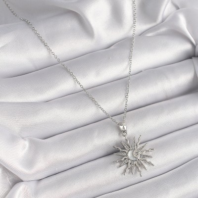 316L Çelik Gümüş Renk Zincir Zirkon Taşlı Yıldız Model Sedefli Ay İşleme Detay Kadın Kolye