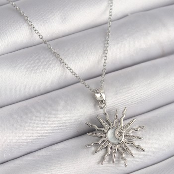 316L Çelik Gümüş Renk Zincir Zirkon Taşlı Yıldız Model Sedefli Ay İşleme Detay Kadın Kolye