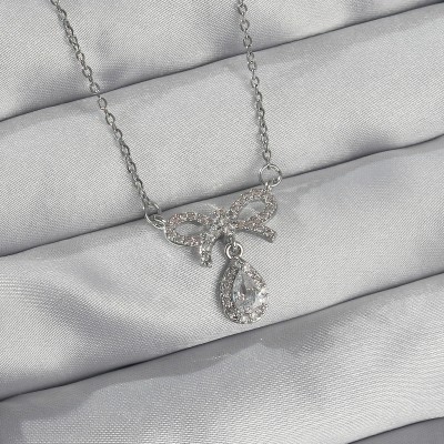 316L Çelik Gümüş Renk Zirkon Taşlı Fiyonk Detay Damla Kolye