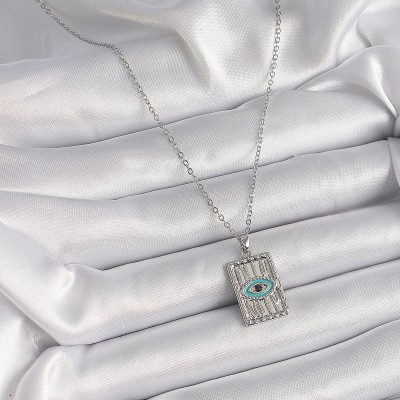 316L Çelik Gümüş Renk Zirkon Taşlı Göz İşleme Detaylı Plaka Model Kadın Küpe