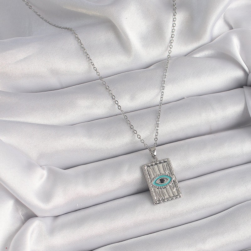 316L Çelik Gümüş Renk Zirkon Taşlı Göz İşleme Detaylı Plaka Model Kadın Küpe