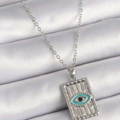 316L Çelik Gümüş Renk Zirkon Taşlı Göz İşleme Detaylı Plaka Model Kadın Küpe