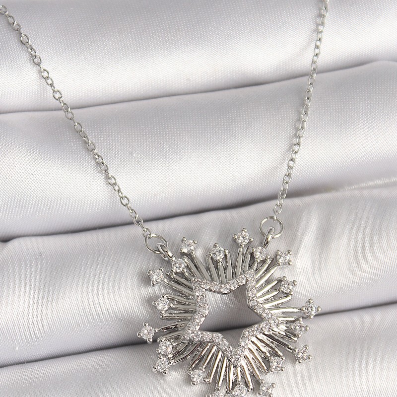 316L Çelik Gümüş Renk Zirkon Taşlı Yıldız Model Kadın Kolye