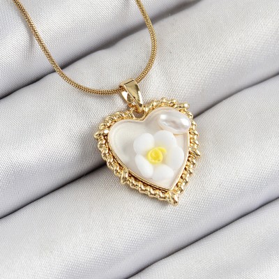 316L Çelik Zincir Beyaz Sanatsal Portre İnci Detaylı Papatya Figürlü Kalp Model Gold Renk Kadın Kolye