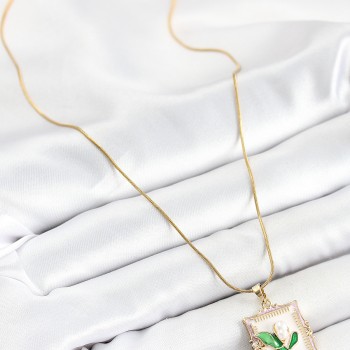 316L Çelik Zincir Beyaz Sanatsal Portre Sallantılı İnci Detaylı Lale Model Gold Renk Kadın Kolye