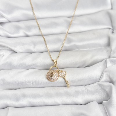 316L Çelik Zincir Gold Renk Kilit Anahtar Model Zirkon Taşlı Kadın Kolye